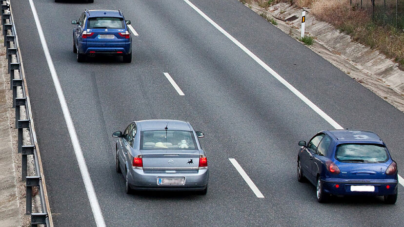 El carril izquierdo debe reservarse exclusivamente para adelantamientos