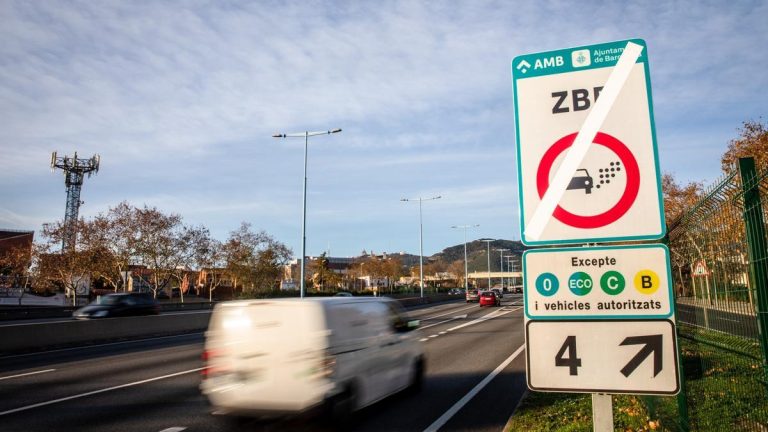 Guía completa de la DGT para entender qué son y qué restricciones tienen las Zonas de Bajas Emisiones