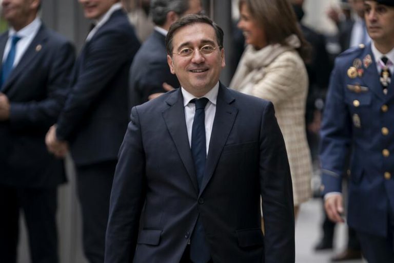Albares defenderá hoy ante el Congreso la postura del Gobierno sobre Gaza en plena crisis diplomática con Israel