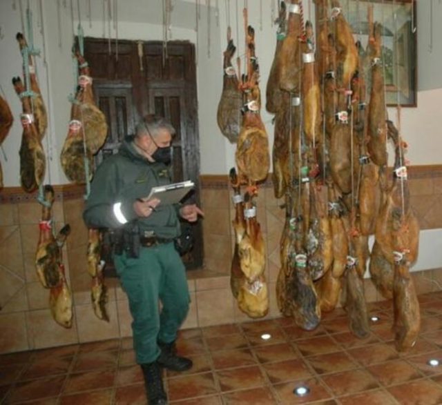 La Guardia Civil Investiga A 17 Personas Por Delitos Contra Las D.o. Desde Enero