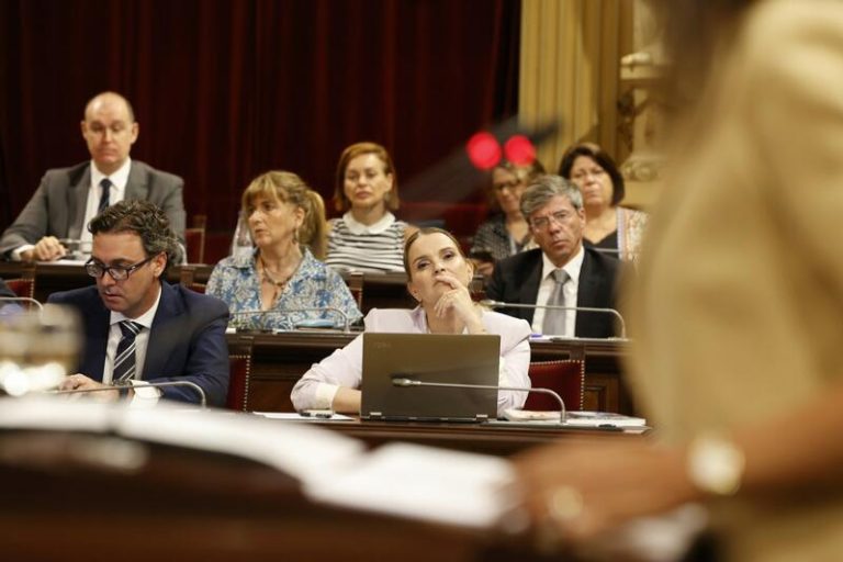El Govern balear reitera a la oposición que su socio «es Vox» y niega que le haya exigido entrar en el Ejecutivo