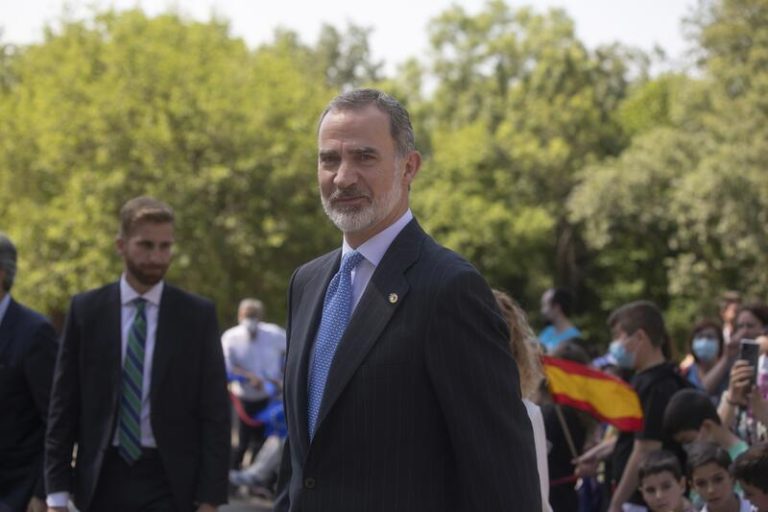 Felipe VI viajará a Kuwait este lunes para mostrar sus condolencias tras la muerte del emir