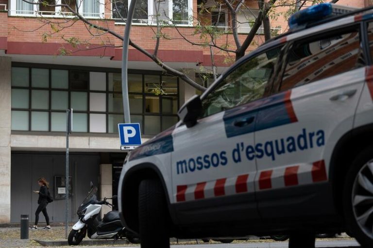 El hombre abatido en Figueres (Girona) este martes estaba amenazando a su familia con una escopeta