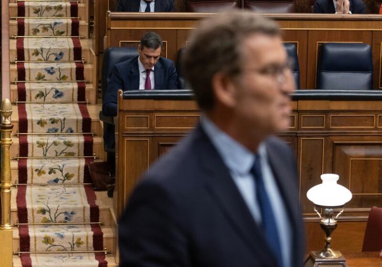 El CIS de diciembre sitúa de nuevo al PP en cabeza, pero rebaja a 1,4 puntos su ventaja sobre el PSOE