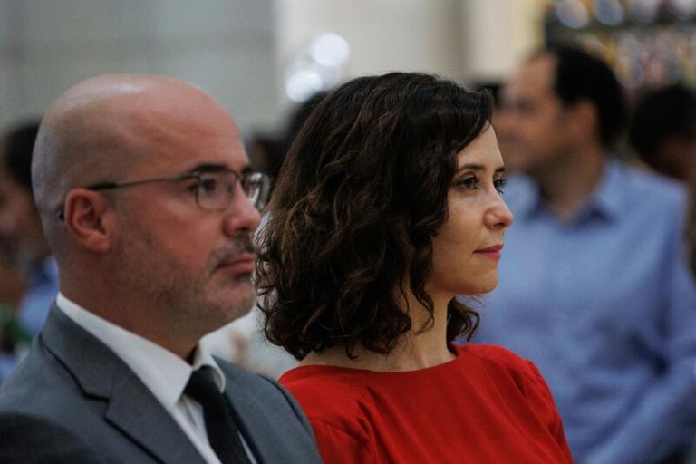 El Gobierno estudia el cambio en las leyes LGTBI de Madrid «para detenerlo si colisiona con la normativa estatal»