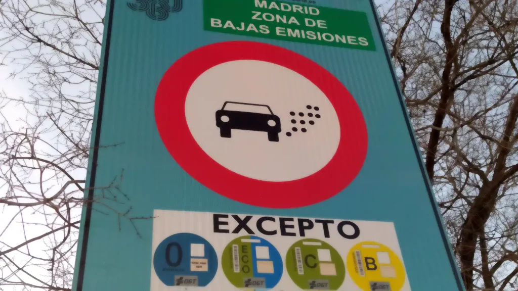 El Objetivo De La Dgt: Eliminar Coches Contaminantes De Las Grandes Ciudades En 2050