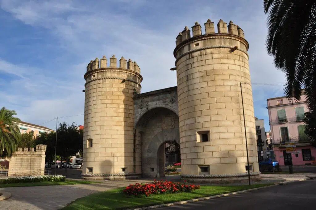 Badajoz: Descubre la majestuosidad de la alcazaba más grande de Europa