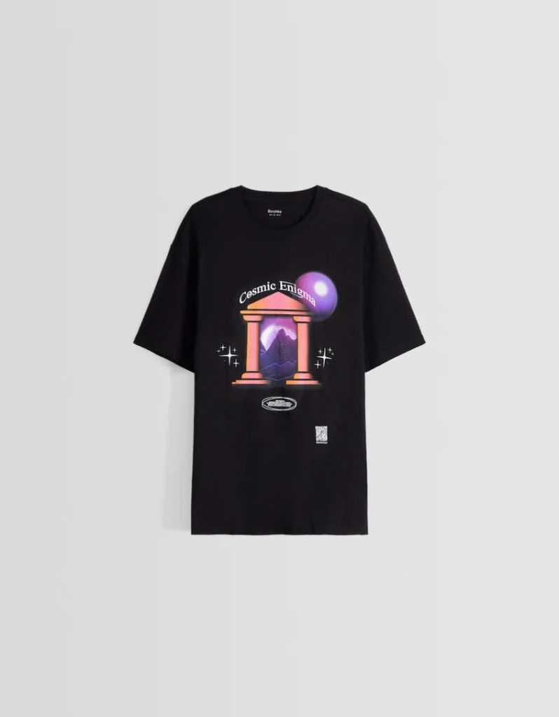 Camiseta Bershka Wearable Art Manga Corta Print: Cosmic Enigma A 17,99 Euros