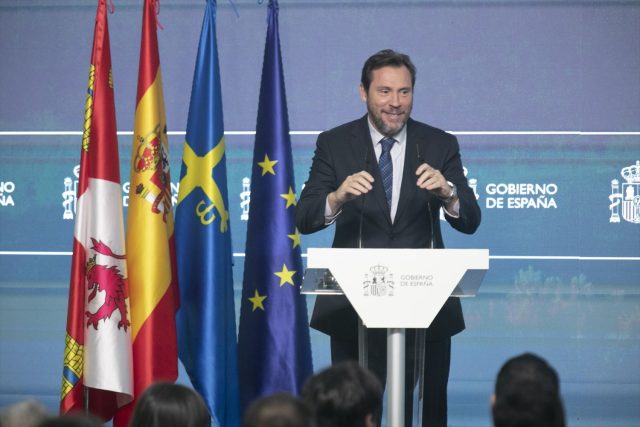 Óscar Puente Intenta Engancharle A Ayuso El Desastre Del Cercanías