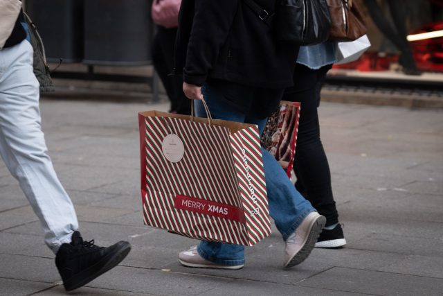 Los Españoles Pese A La Inflación Gastarán De Media Unos 440 Euros En Navidades