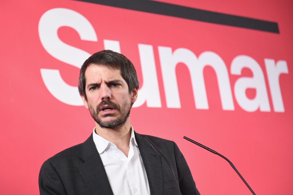 Medidas Anticrisis: El Descuento De Transporte Resiste Y El Iva Vuelve A La Luz 1 Europapress 5643888 Portavoz Sumar Ernest Urtasun Rueda Prensa Espacio Rastro Madrid Espana