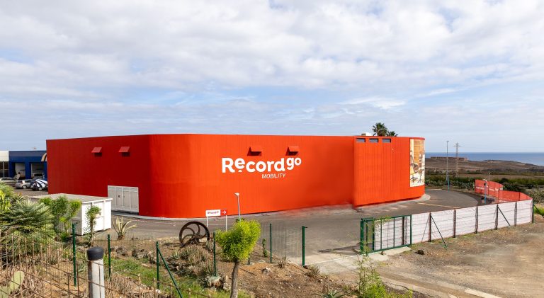 Record go aterriza en las Islas Canarias con dos nuevas oficinas