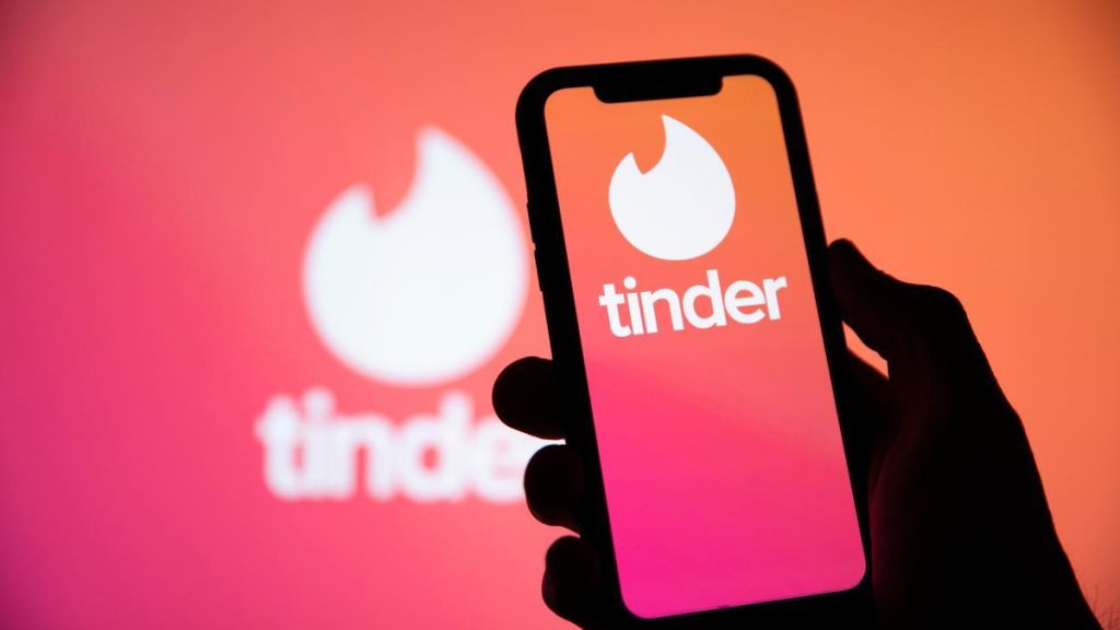 Hay Gente Ligando En Tinder Gracias A Una Serie De Televisión Española