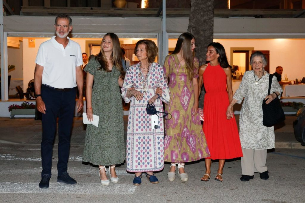 ¡No Te Dejes Engañar! La Verdad Detrás De Los Bulos Sobre La Reina Letizia Y La Familia Real En Redes