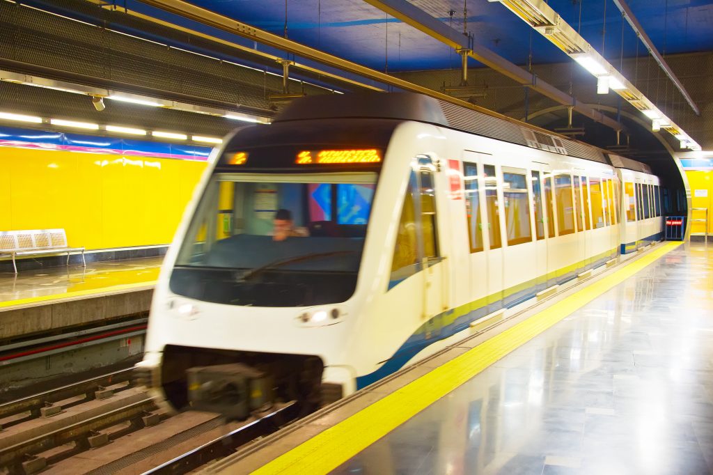 Metro de Madrid refuerza trenes y modifica horarios