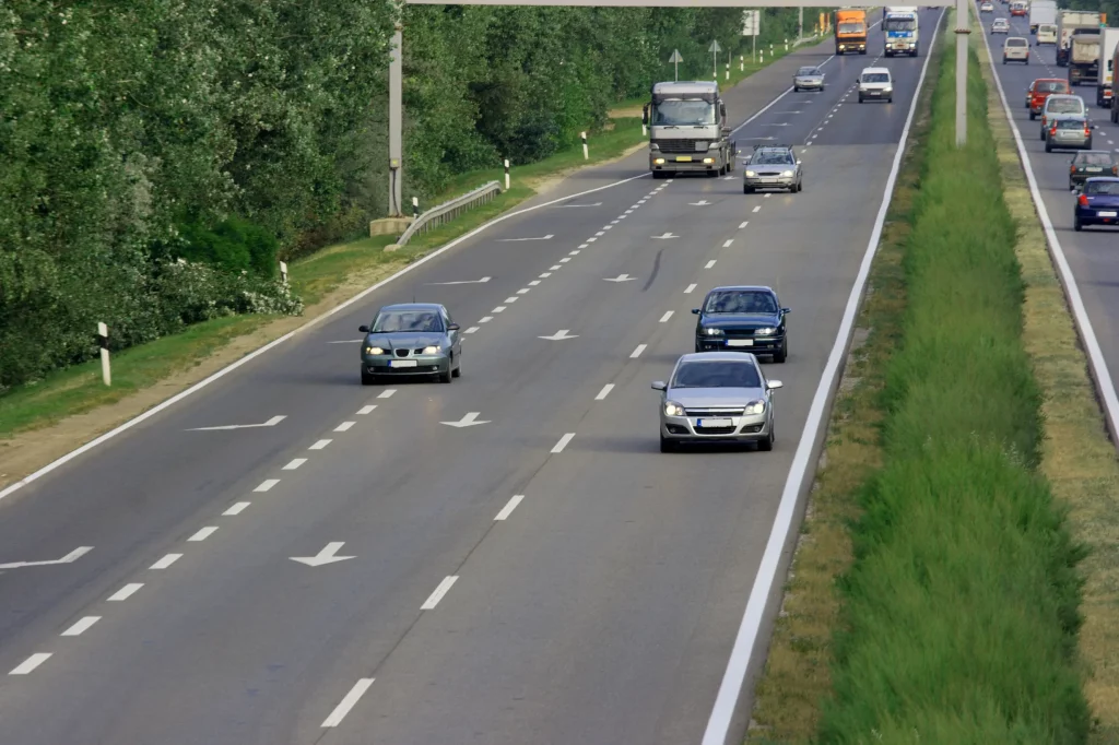 Posibles Excepciones A La Norma De Circular Por El Carril Derecho