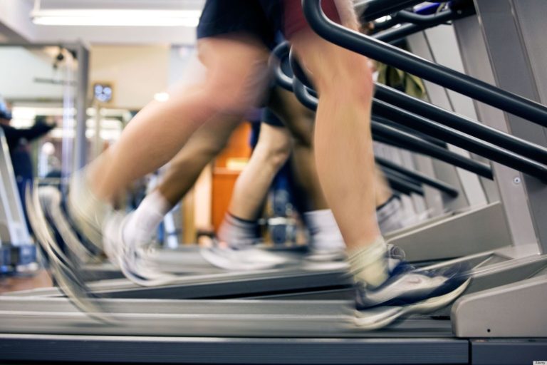 Elige tu aliado fitness en casa: cinta de correr o bicicleta estática