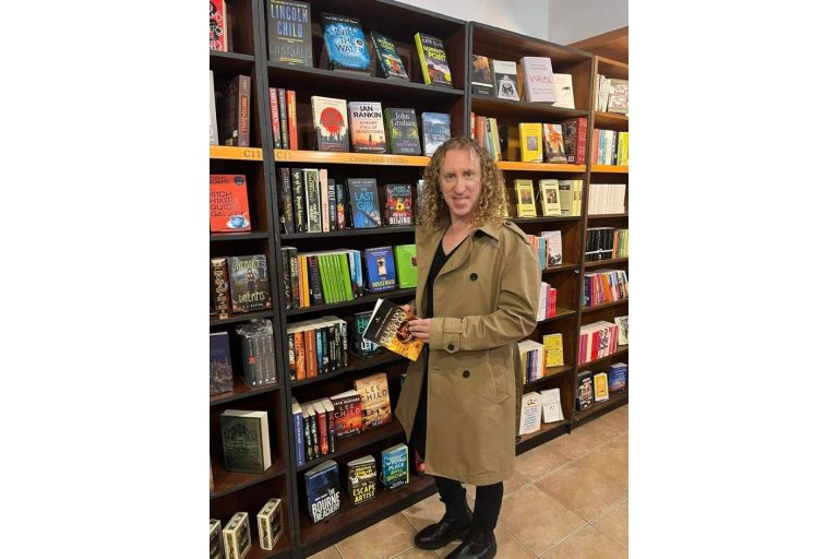 Enrique Díaz lanza ‘El legado oculto’, una novela de misterio, perfecta para ‘escapar de la realidad’
