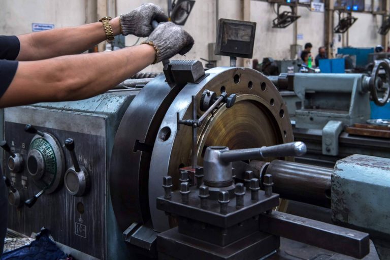 ¿Dónde encontrar un amplio catálogo de maquinaria industrial? Mak Ocasión
