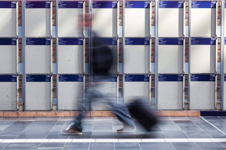 Soluciones inteligentes con el enfoque tecnológico de Happy Lockers para mejorar la experiencia turística