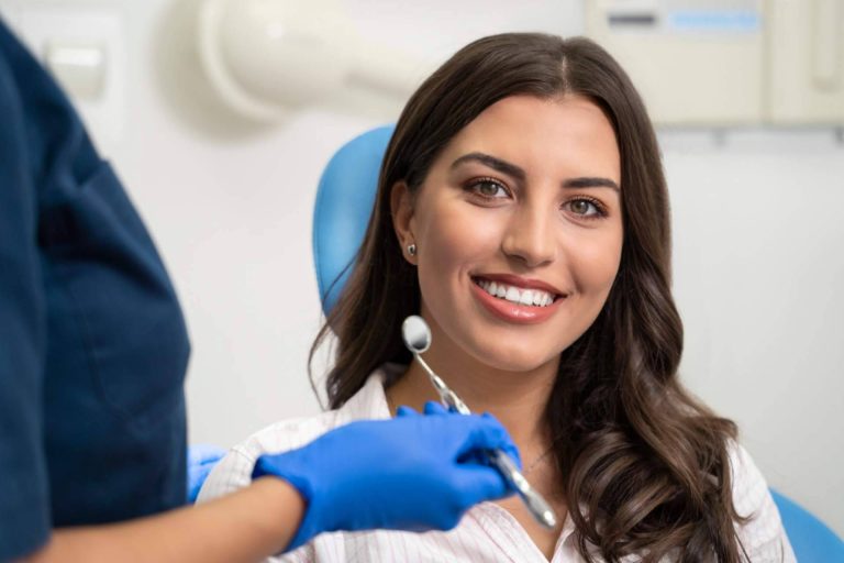 Carlos Saiz Smile habla sobre las ventajas de los dientes limados para carillas
