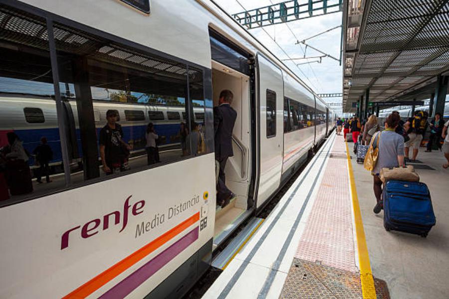 Inicio de la temporada festiva: descubre la Sierra de Madrid con Renfe