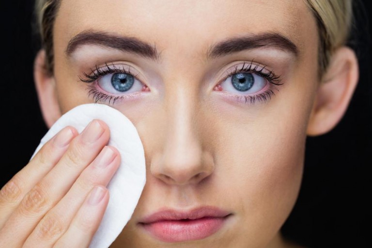 Consejos para reducir las ojeras y estar radiante en Navidad