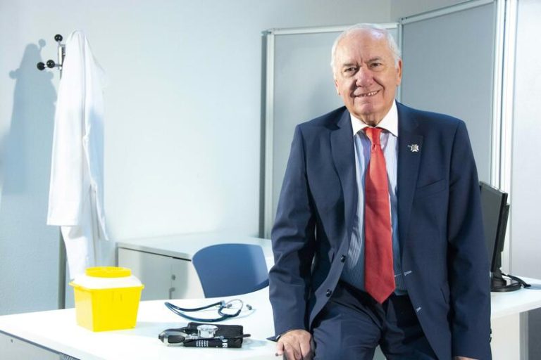 El CGE pide que en 2024 «se acabe con todo tipo de acto violento» hacia los profesionales sanitarios y «las guerras»