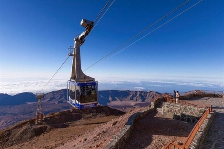 Los informes que avalaron la subida al Teide del influencer ‘TheGrefg’, exigidos por colectivos ecologistas
