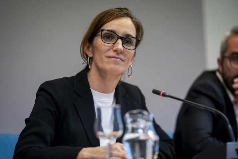 Sanidad se reúne con las CCAA este lunes para «unificar criterios» ante el repunte de casos de gripe