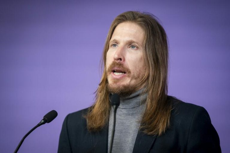 Podemos afea al PSOE su actitud de «lentejas, o las comes o las dejas» con los decretos