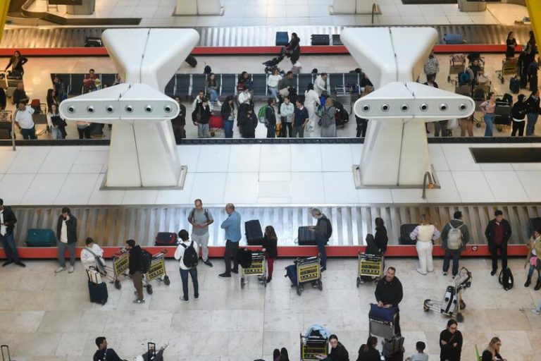 Iberia y sindicatos continuarán este jueves las negociaciones para evitar nuevas huelgas en el handling