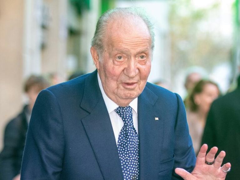 Enfado Casa Real por las fotografías del Rey Juan Carlos de cumpleaños en Abu Dabi