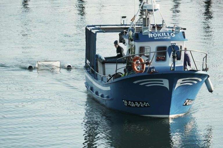 Los pélets recogidos en la costa vasca no son de Galicia y no se prevé que lleguen a Euskadi en los próximo cuatro días