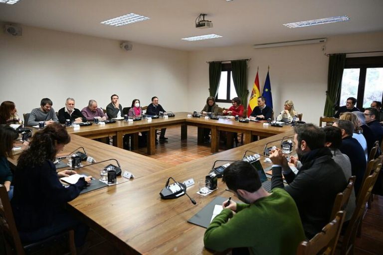 El Gobierno pide habilitar las comisiones del Congreso este mes para que los ministros comparezcan a contar sus planes
