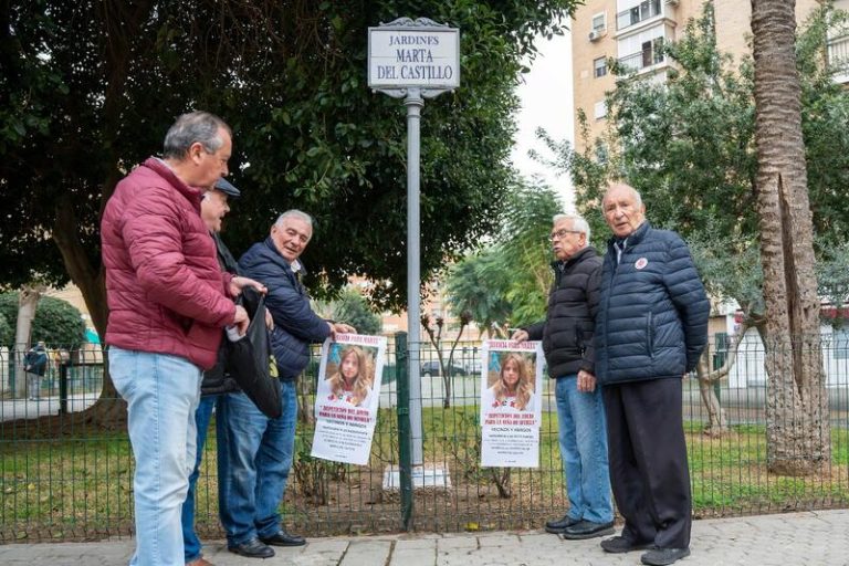 Pegada de carteles en el barrio de Marta del Castillo como «llamada» a la concentración por los 15 años del crimen