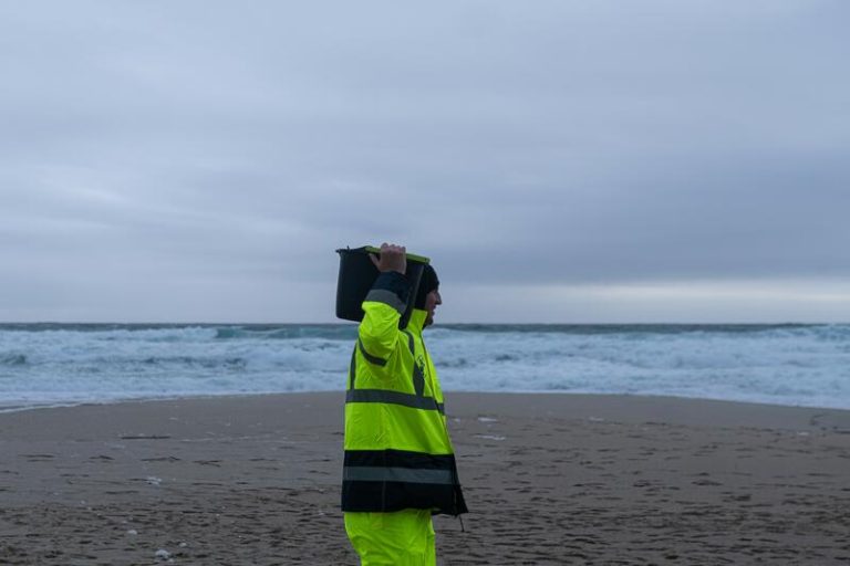 Galicia baja a nivel 1 la alerta por el vertido de pélets al «descender notablemente» la incidencia