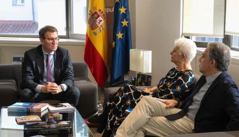 Feijóo se reúne con la embajadora de Israel para interesarse por la situación tras el ataque de Hamás