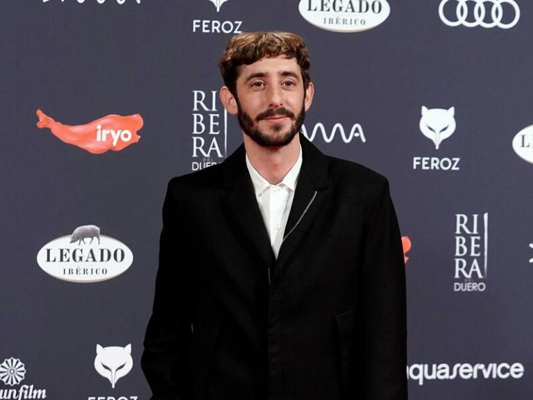 Enric Auquer acude a los Premios Feroz y asegura estar «muy feliz»