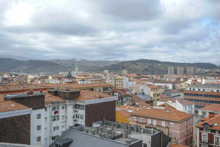 El precio de la vivienda en España caerá un 0,3% en 2024, para retomar las alzas en 2025