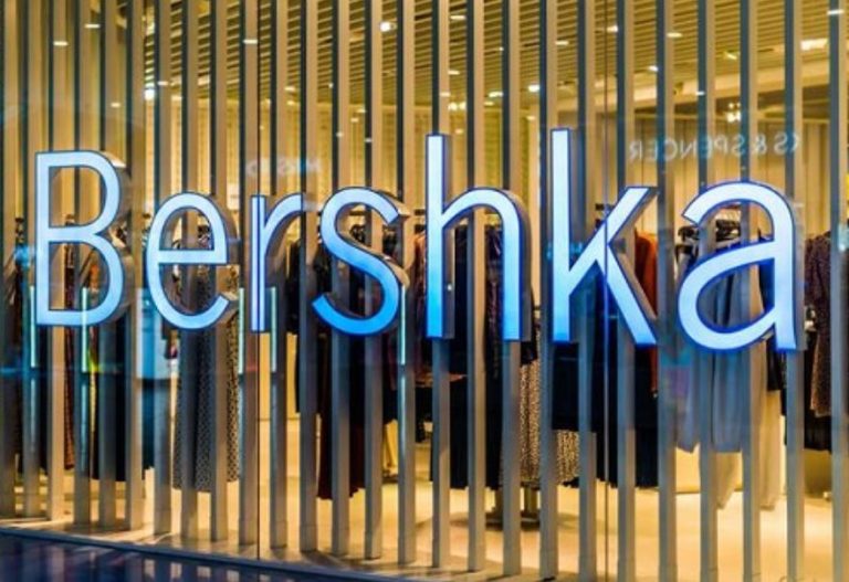 Aprovecha la oferta y consigue por menos de 20 euros tienes el abrigo de Bershka que marca tendencia en 2024