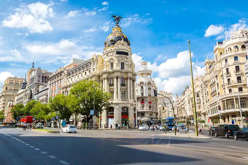 Barcelona Y Madrid: Oportunidades En Grandes Capitales