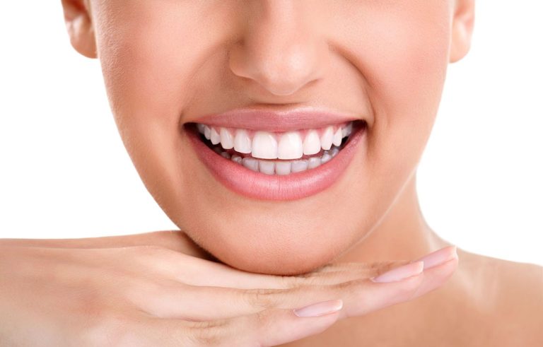 ¡No gastes más de la cuenta! Hazte una limpieza dental con estos productos baratos de Amazon