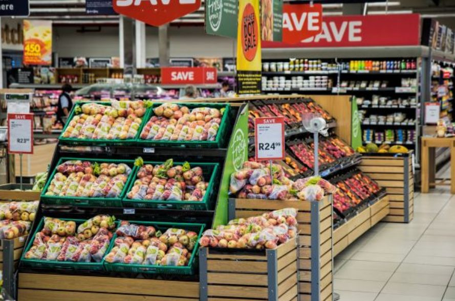 Lo hacemos todos en España, pero no puedes en Estados Unidos: recuérdalo si vas a un supermercado norteamericano