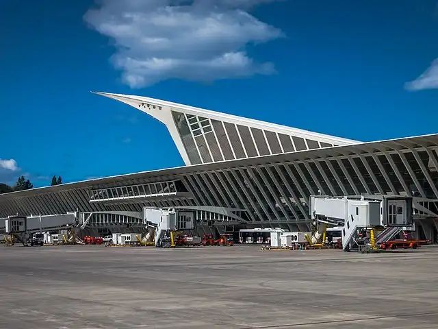 Crecimiento sostenido: logros e hitos del aeropuerto de Bilbao en 2023
