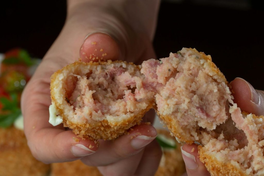 ¿Conoces Las Croquetas Triangulares? Se Llaman Croquellanas Y Las Hacen En Un Pueblo De España