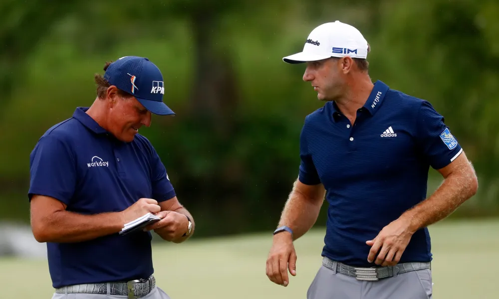 Dustin Johnson y Phil Mickelson
