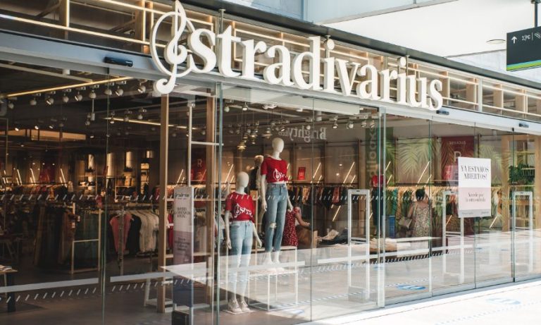 Chollazo de las rebajas 2024: el bolso de Stradivarius a solo 4 euros para quienes lo quieren grande