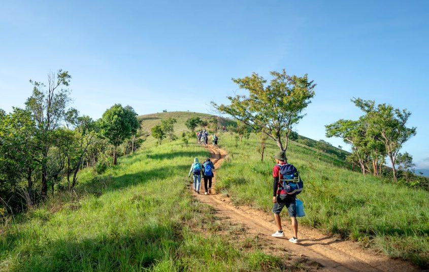 El nuevo ejercicio fácil de hacer que muchos prefieren a salir a correr qué es el rucking