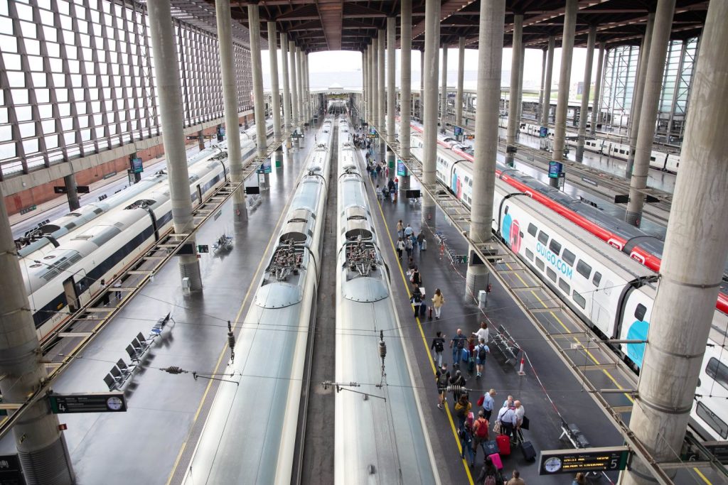 Óscar Puente Lleva A Almeida La 'Guerra De Los Árboles' Con La Renovación De Atocha 1 Europapress 5155144 Viajeros Maletas Andenes Estacion Almudena Grandes Atocha Cercanias 28